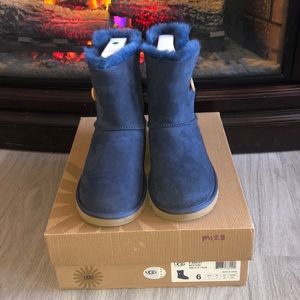 NIB Blue Bailey Button Short UGGS